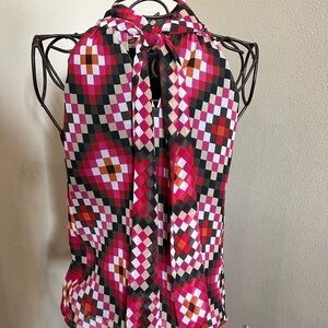 Banana Republic sleeveless blouse with tie neck and diamond shape pattern